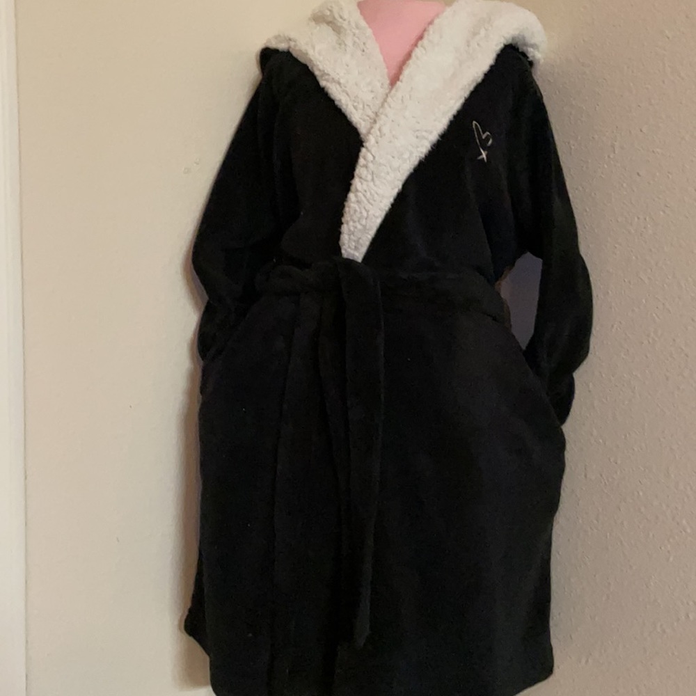 Victoria Secret Plush Robe - Picture 4 of 5